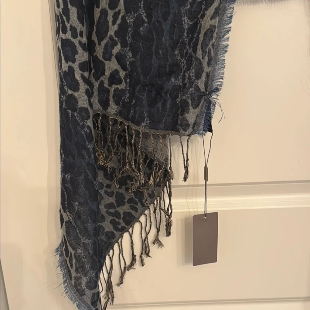 Leopard Print Shawl with Faux Fur Collar - Picture 5 of 9